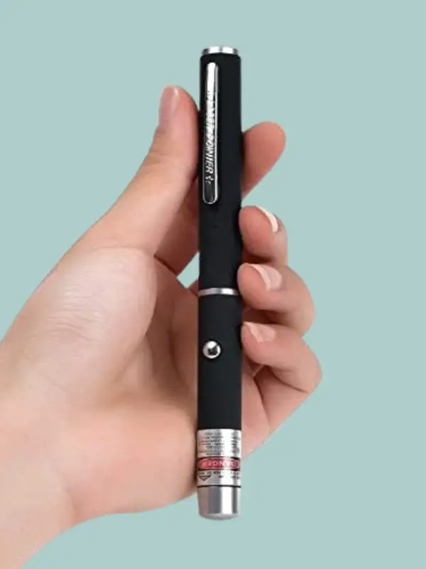 Presentation laser pointer with cap for multiple light effects